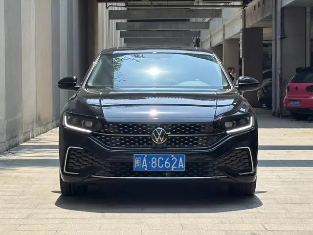 Volkswagen Passat 330TSI Starry Sky Elite Edition