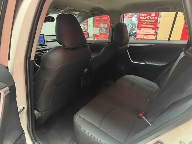 TOYOTA RAV4 Rongfang 2.0L CVT two-wheel drive urban edition