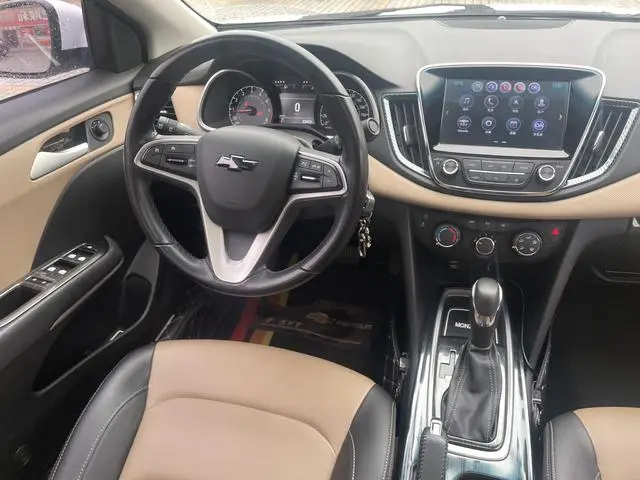 Chevrolet Cruze 320 automatic Enjoy Skylight version