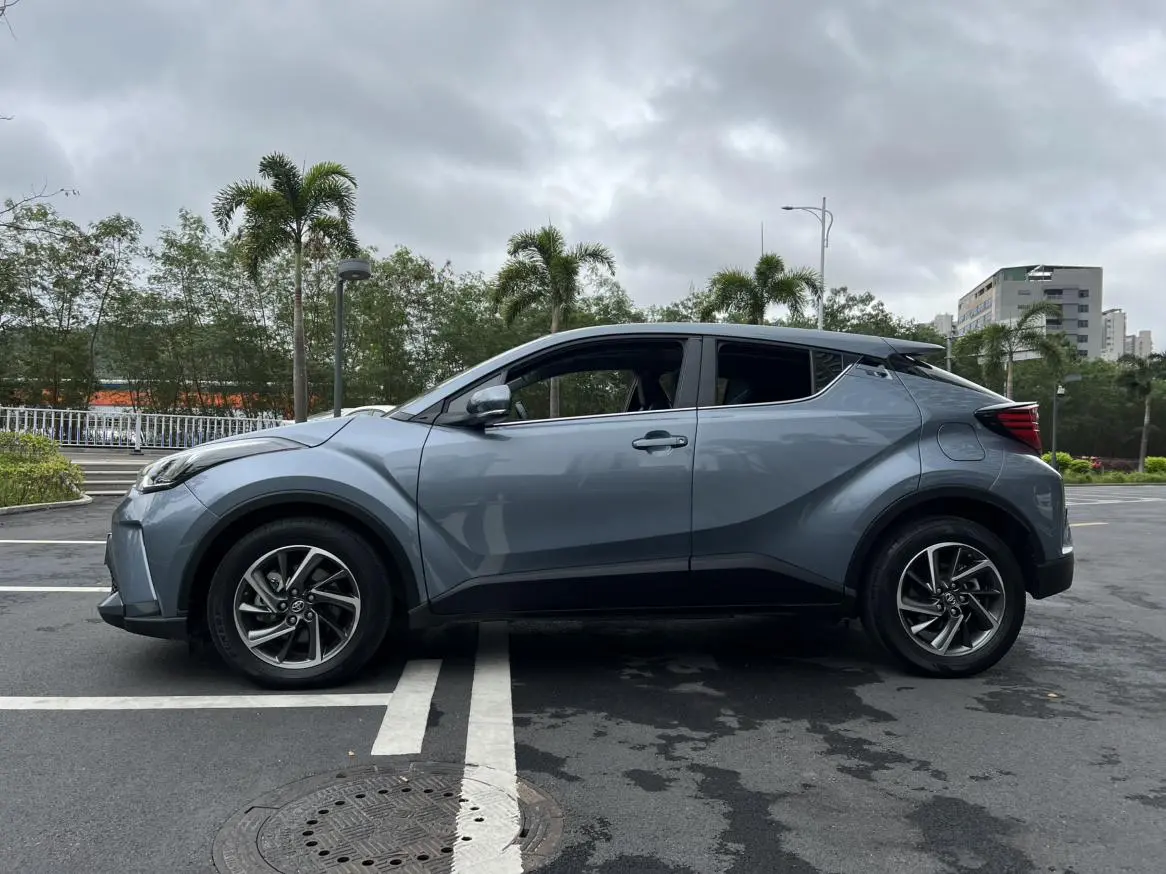 TOYOTA Toyota C-HR 2.0L Deluxe Edition