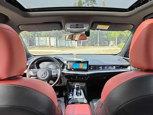 MG MG5 300TGI DCT Chaoyue Premium Edition