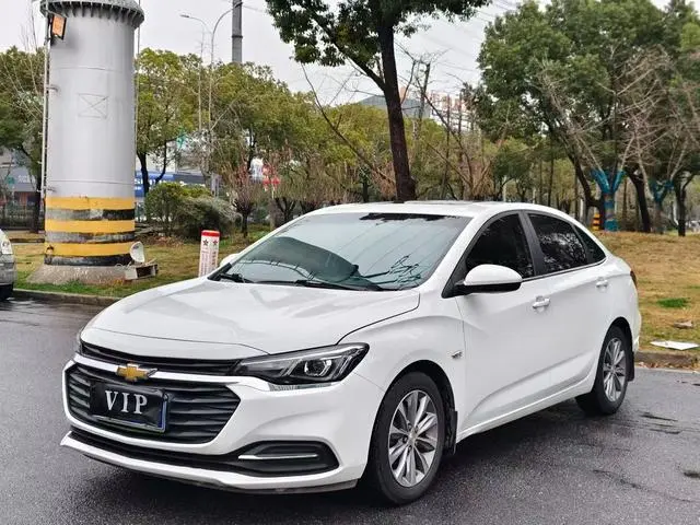 Chevrolet Cruze 320 automatic Enjoy Skylight version
