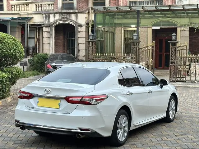 TOYOTA Camry 2.0G Deluxe Edition