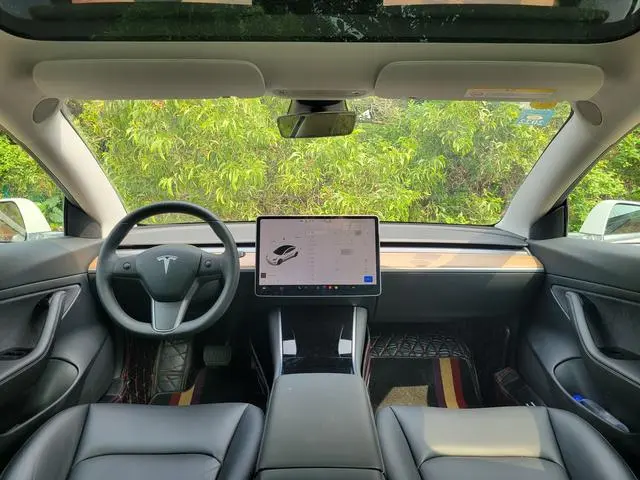 Tesla Model 3 Upgraded version of standard battery life rear drive