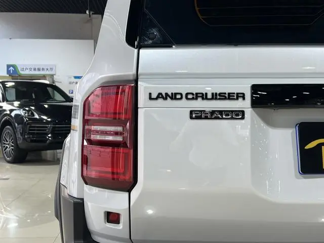 TOYOTA Prado 2.4T dual-engine Hummer WX version 6-seater