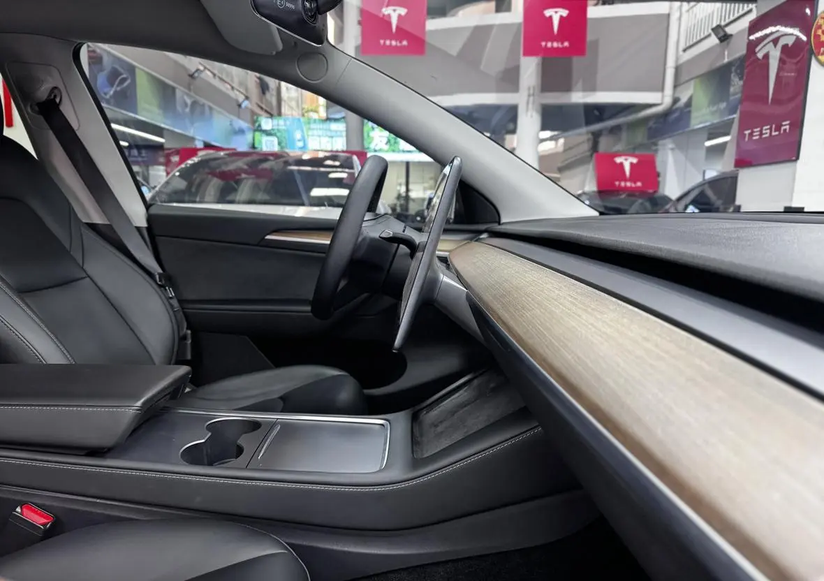 Tesla Model Y Standard battery life, rear-wheel drive version