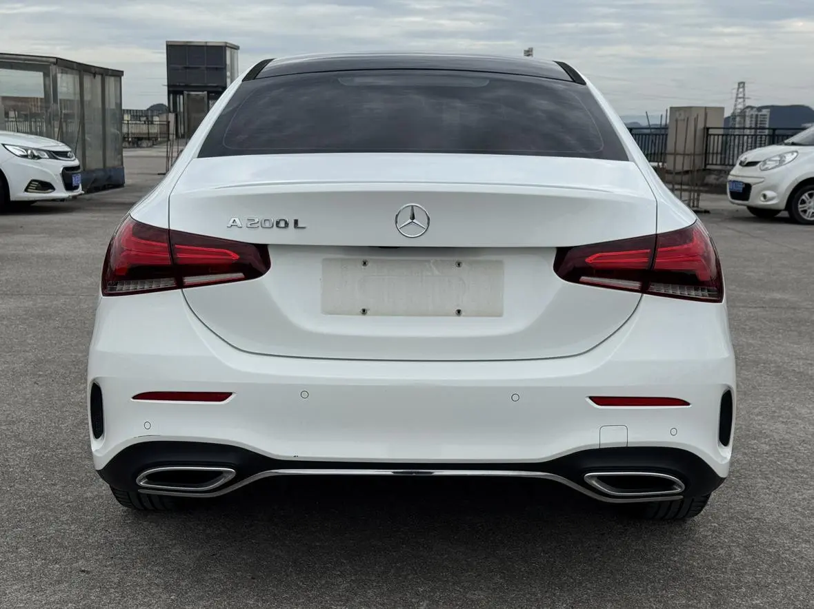 Mercedes-Benz Mercedes-Benz A-class Facelift A 200 L sports sedan