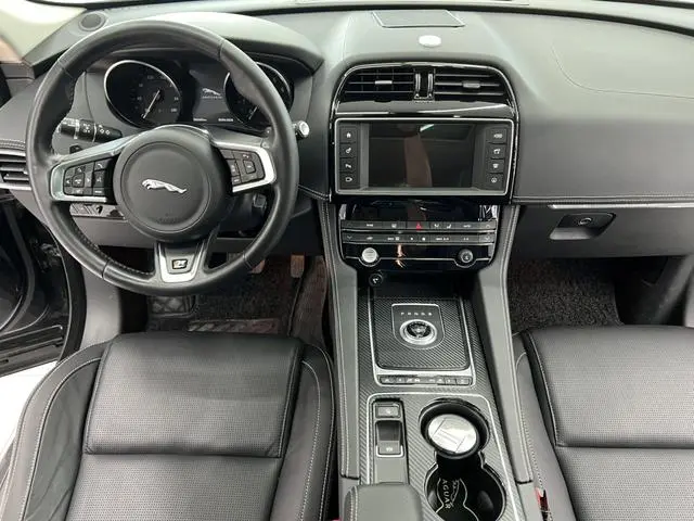Jaguar Jaguar F-PACE 3.0 SC four-wheel drive R-Sport sports version