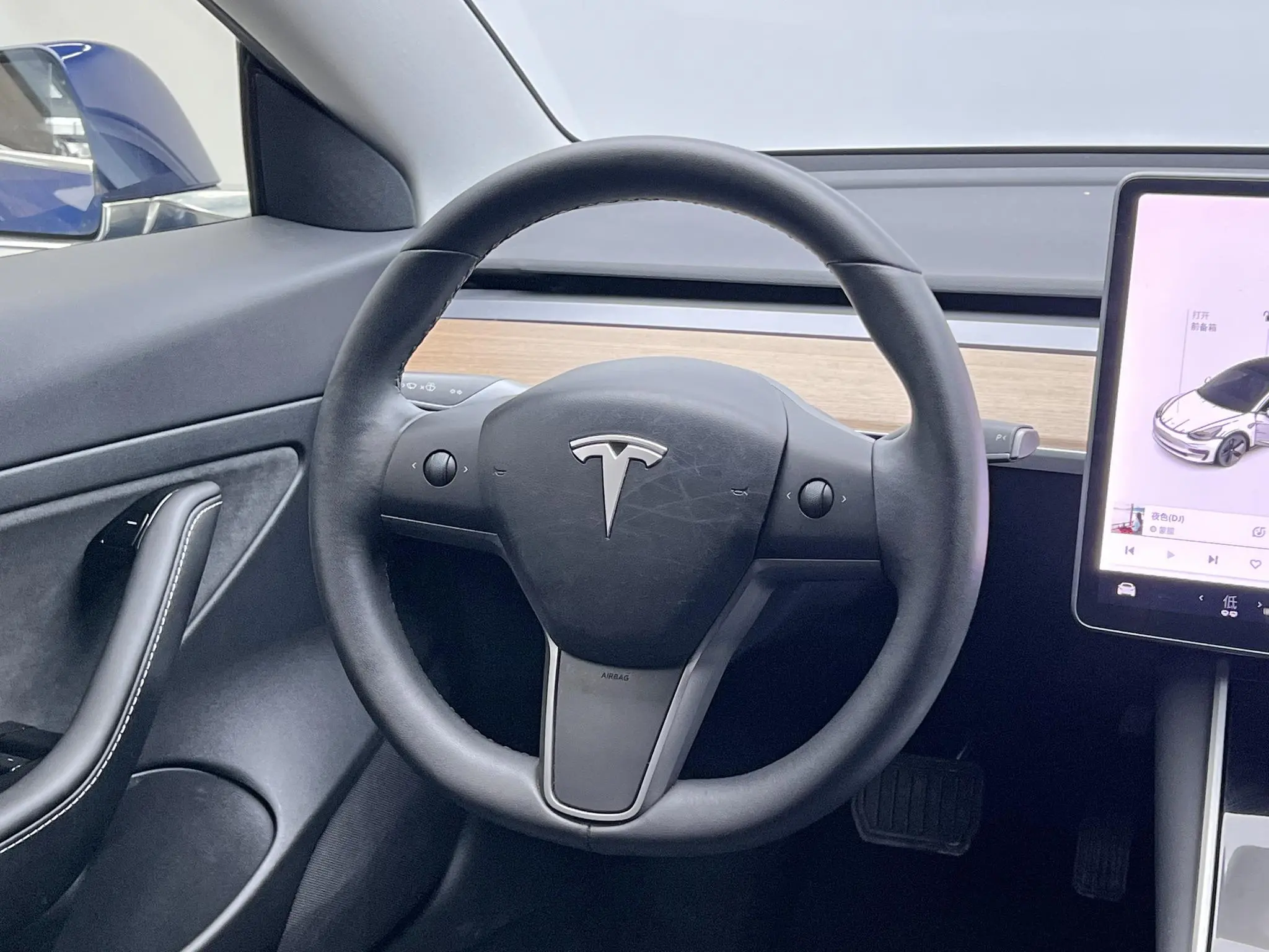Tesla Model 3 Upgraded version of standard battery life rear drive