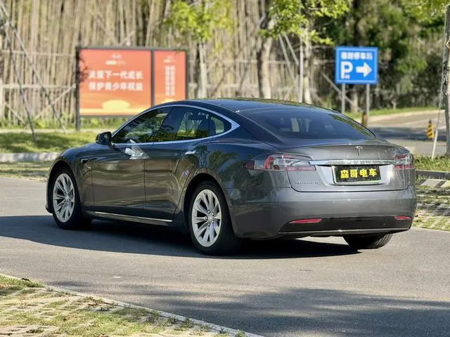 Tesla Model S 75