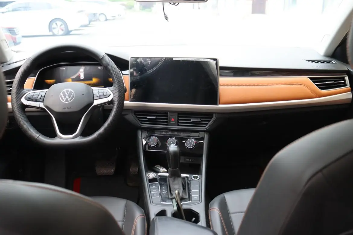 Volkswagen Bora 200TSI DSG Smooth Version