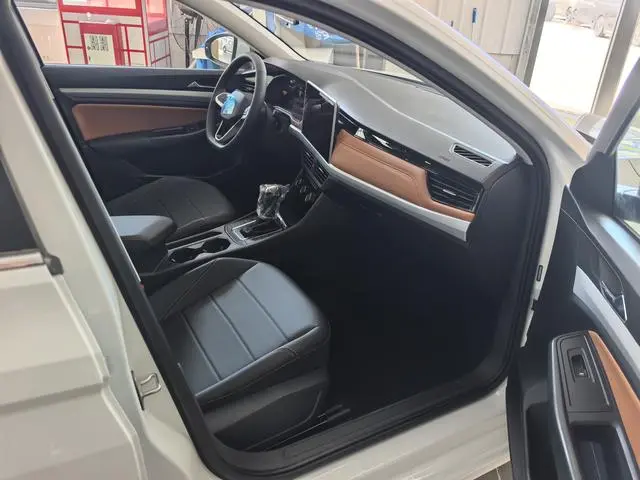 Volkswagen Bora 200TSI DSG Yuexing Navigation Edition
