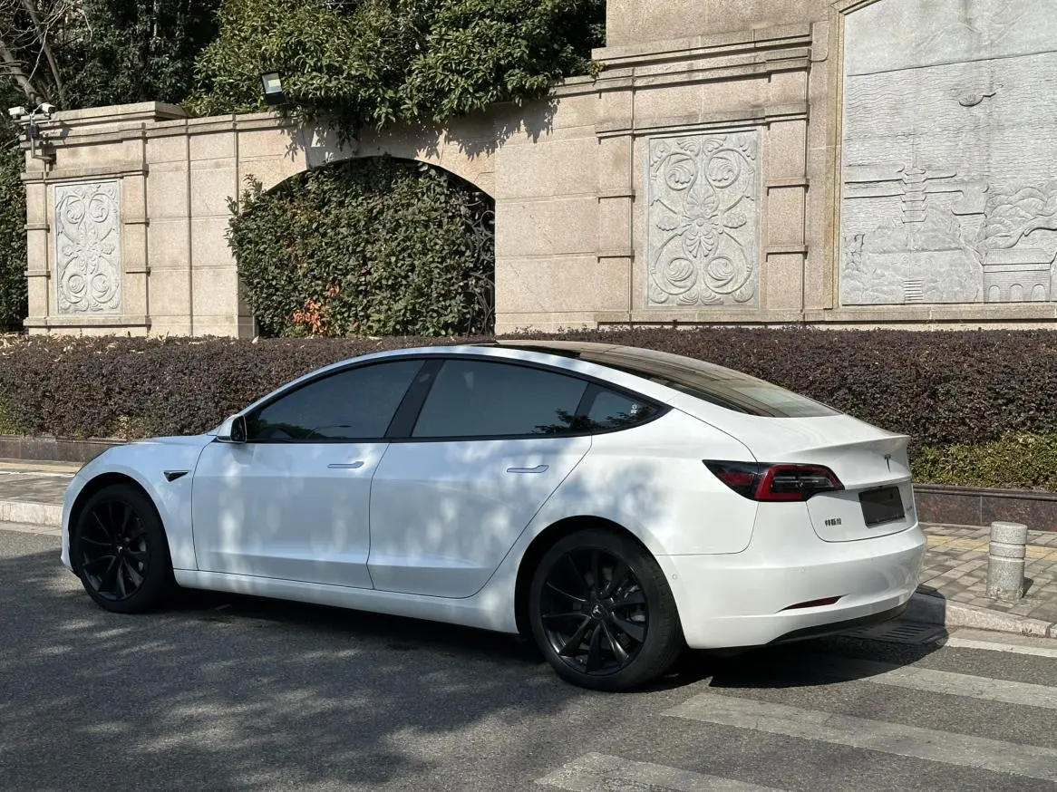 Tesla Model 3 Upgraded version of standard battery life rear drive