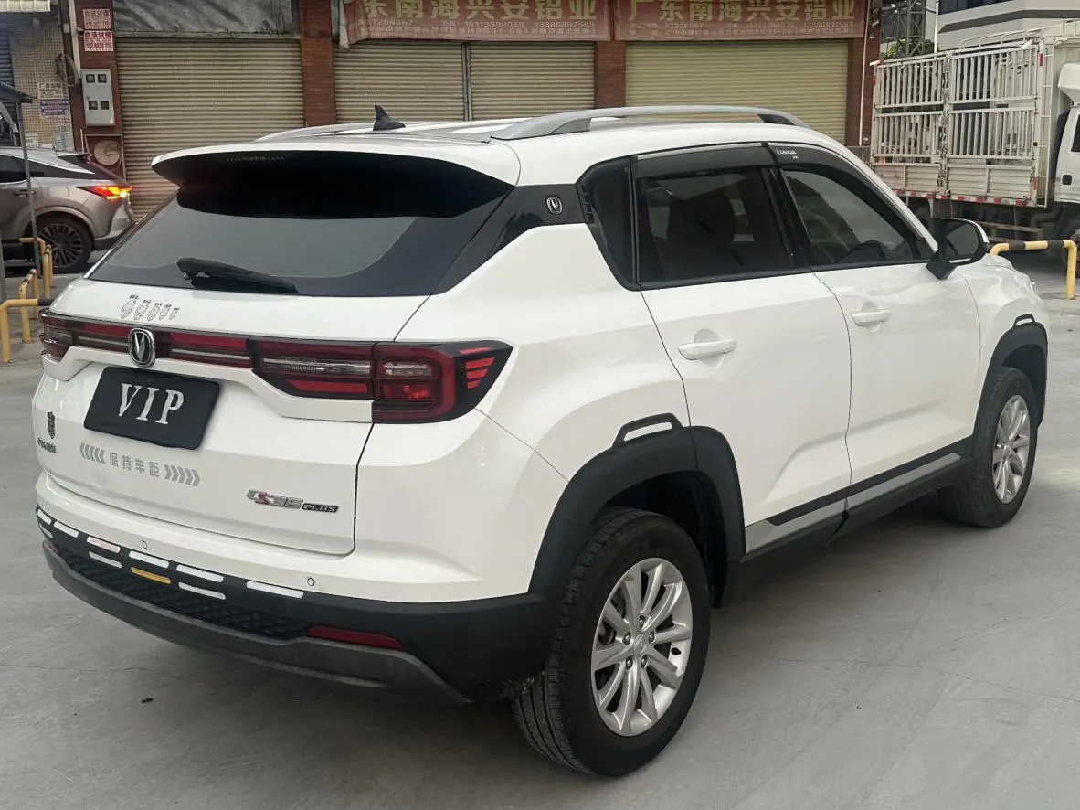 Changan Changan CS35 PLUS Facelifted Glory Million Edition 1.6L Manual Elite Edition