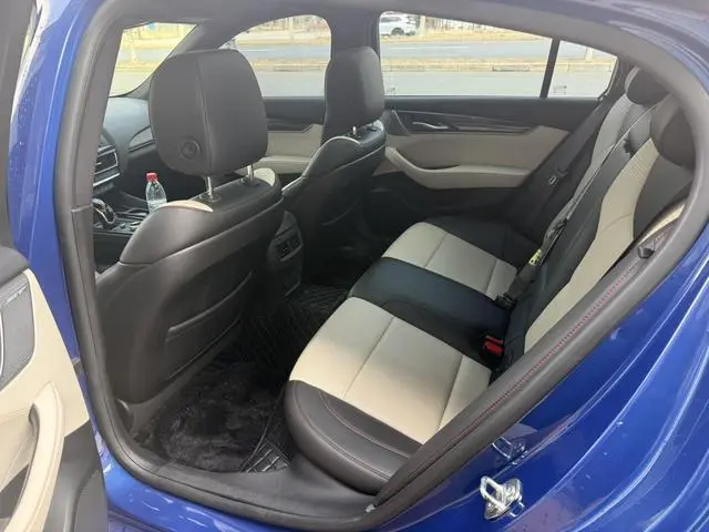 Cadillac Cadillac CT5 28T platinum sporty