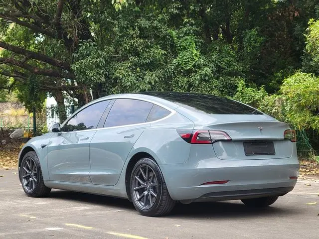 Tesla Model 3 Upgraded version of standard battery life rear drive