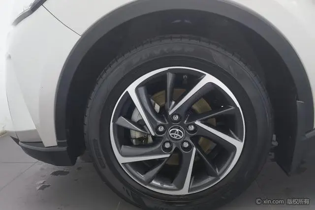 TOYOTA Toyota C-HR 2.0L Deluxe Edition