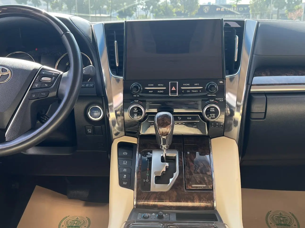 TOYOTA Elfa Dual engine 2.5L Deluxe Edition