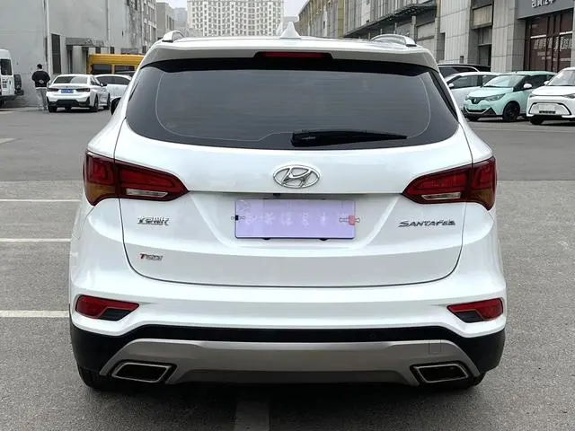 Hyundai Shengda 2.0T automatic two-wheel drive intelligent 7-seater