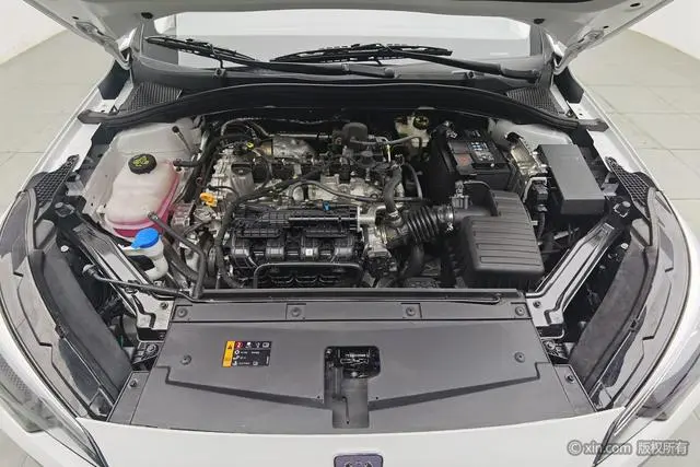 Roewe Roewe i5 1.5L CVT Deluxe Edition