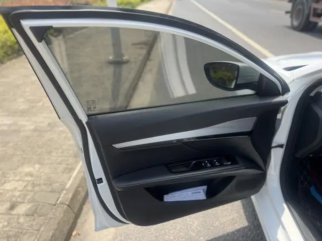 MG MG5 Scorpio 1.5T Deluxe Edition