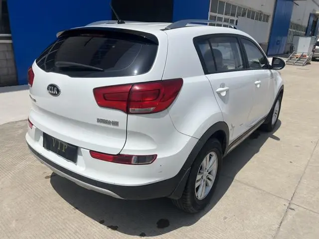 Kia Smart running 2.0L automatic two-wheel drive version GL
