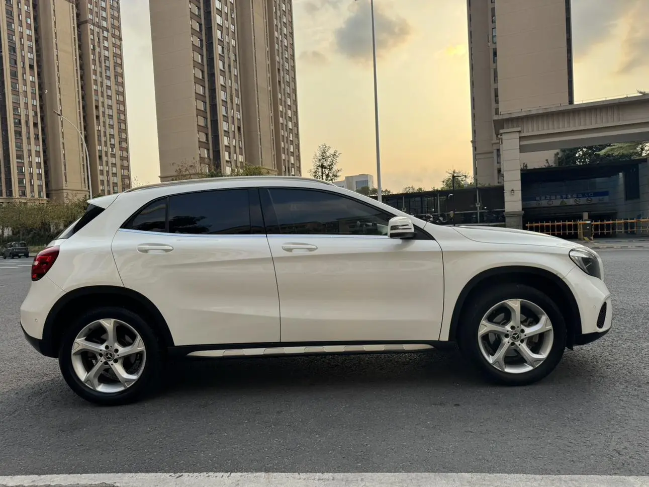 Mercedes-Benz Mercedes-Benz GLA GLA 200 fashion type