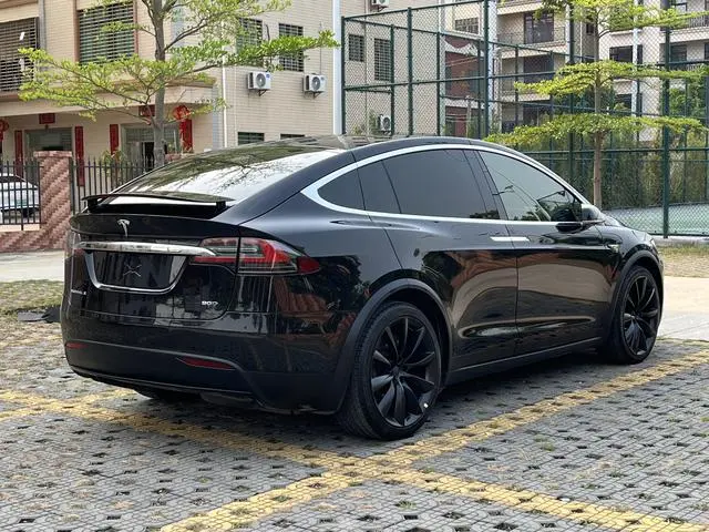 Tesla Model X 90D