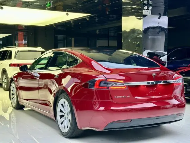 Tesla Model S 75D Standard battery life version
