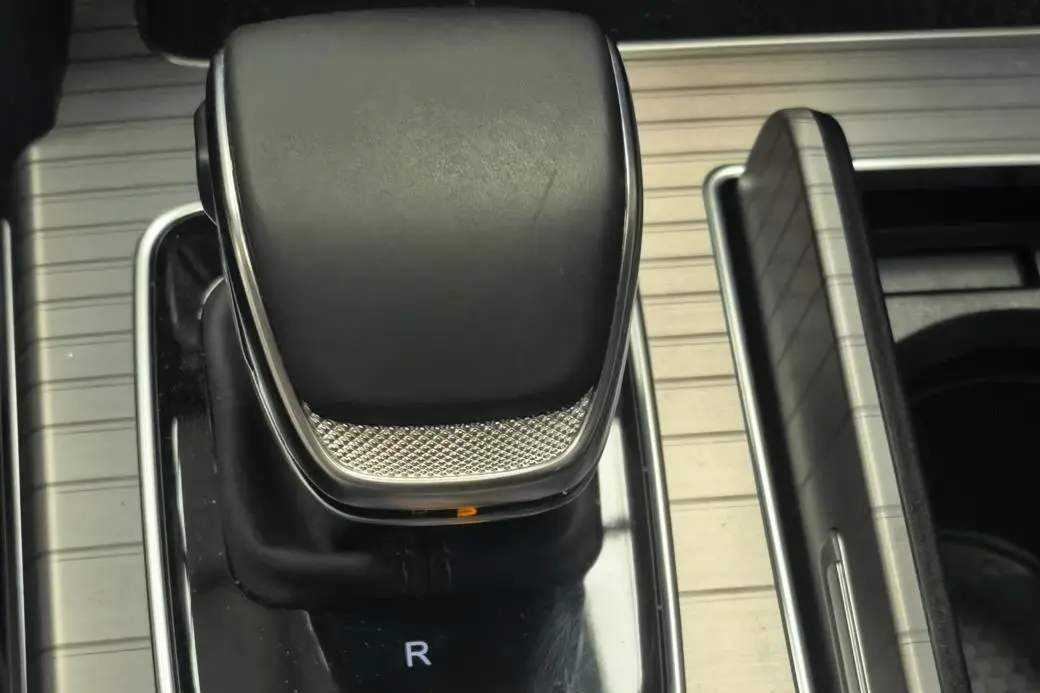 Hongqi Hongqi HS7 PHEV 2.0T four-wheel drive Qichang version 7 seats