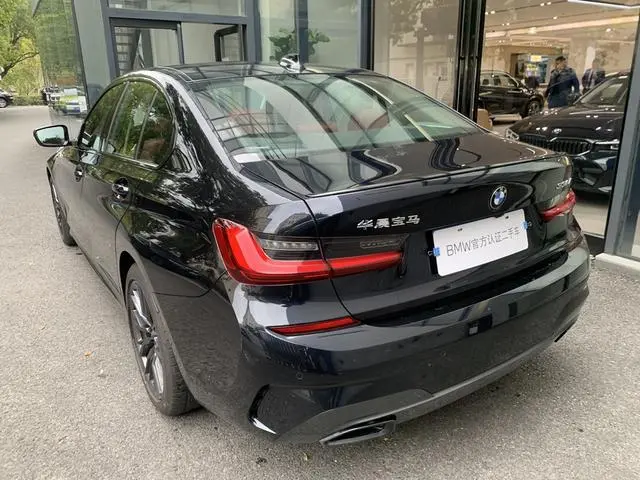 BMW BMW 3 Series 330i M Sports Yao Ye Suit