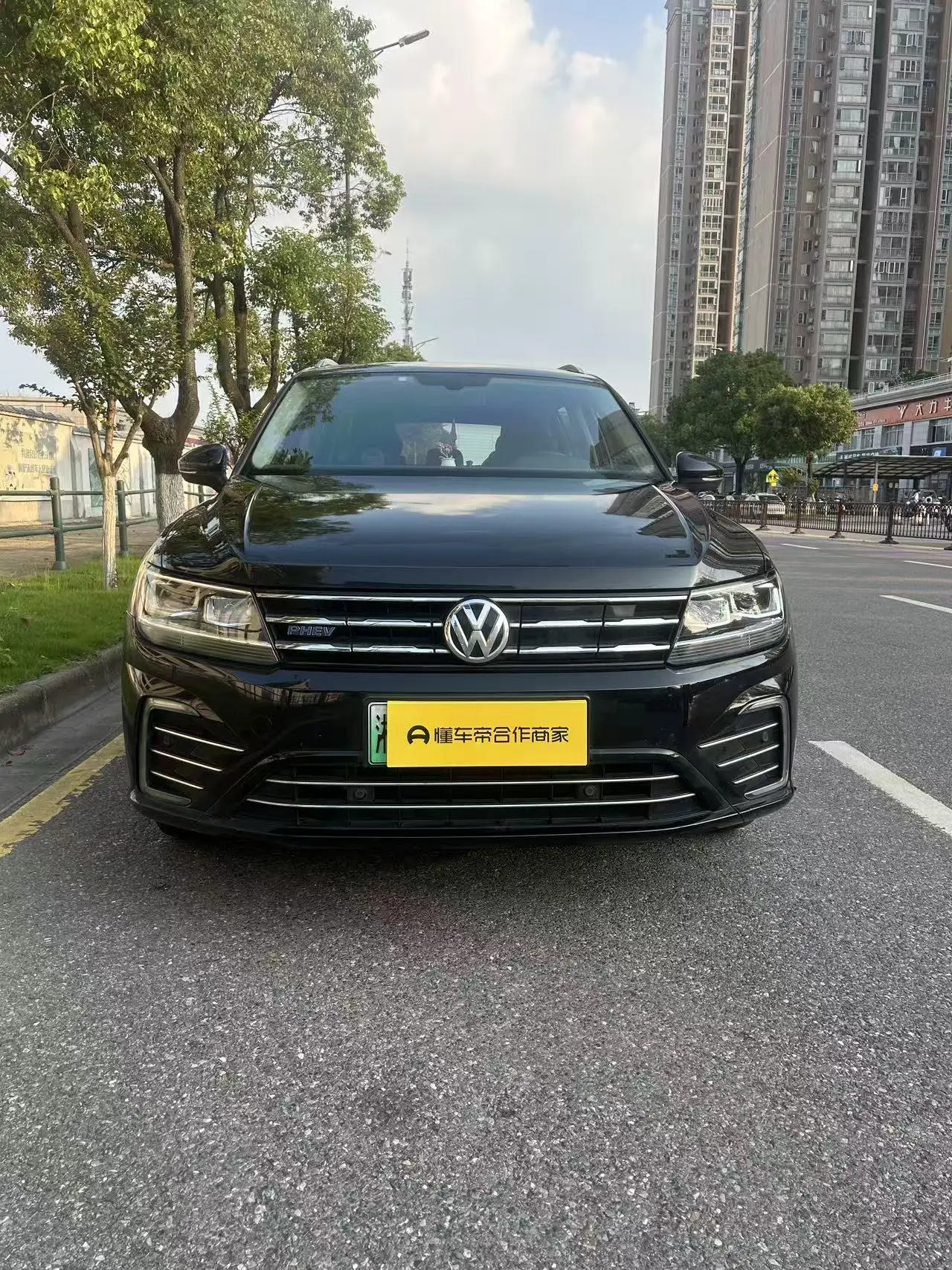 Volkswagen Tiguan L PHEV 430PHEV Hybrid Deluxe Edition