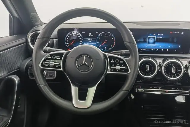 Mercedes-Benz Mercedes-Benz A-class Facelift A 180 L sports sedan
