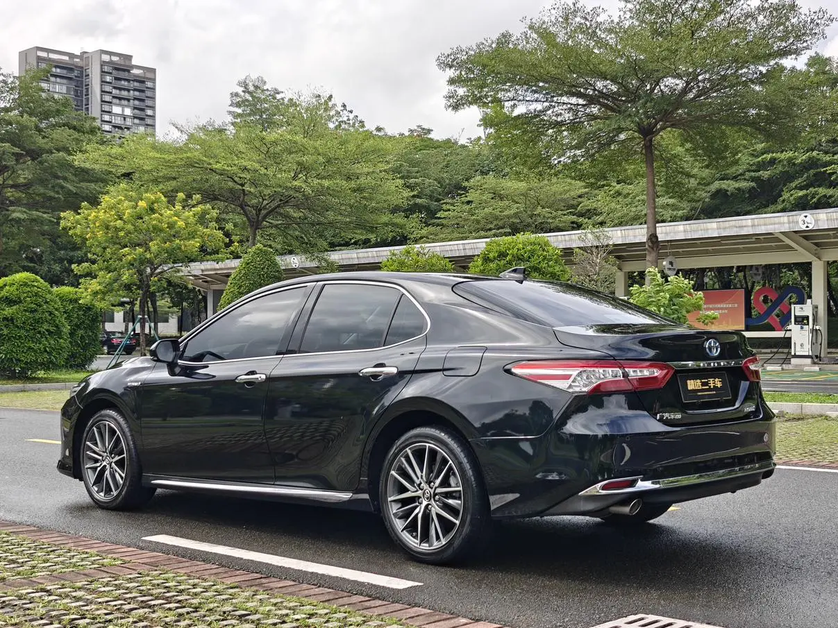 TOYOTA Camry Dual Engine 2.5HG Deluxe Edition