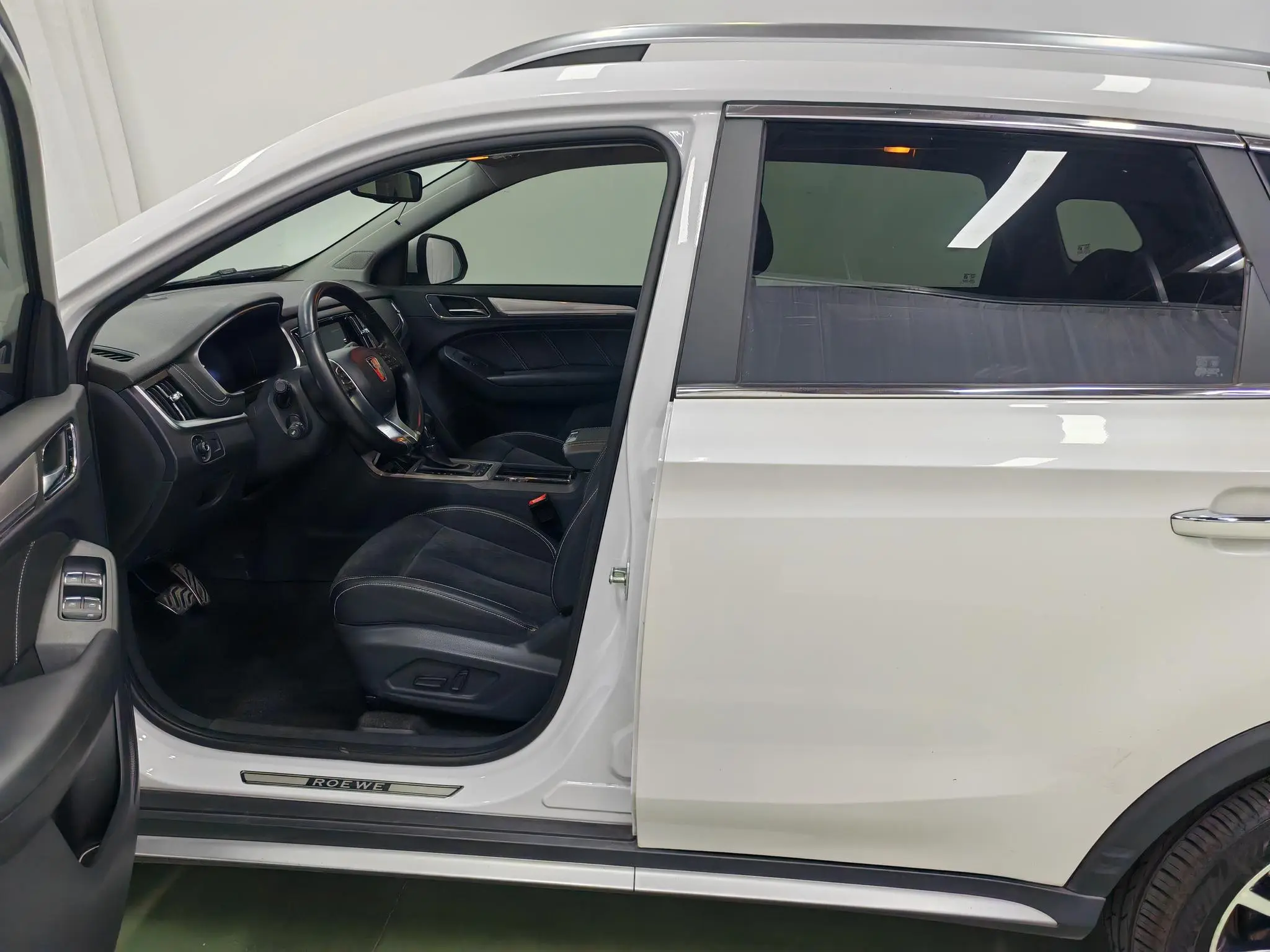 Roewe Roewe eRX5 50T Hybrid Interconnection Premium Ultimate Edition