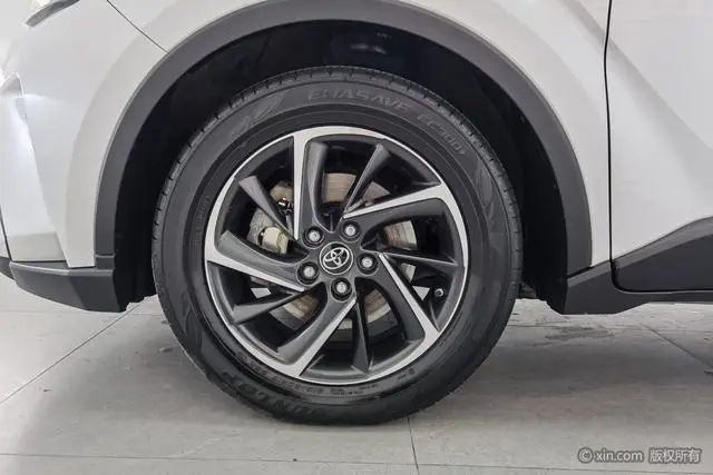TOYOTA Toyota C-HR Dual engine 2.0L E-CVT Deluxe Edition