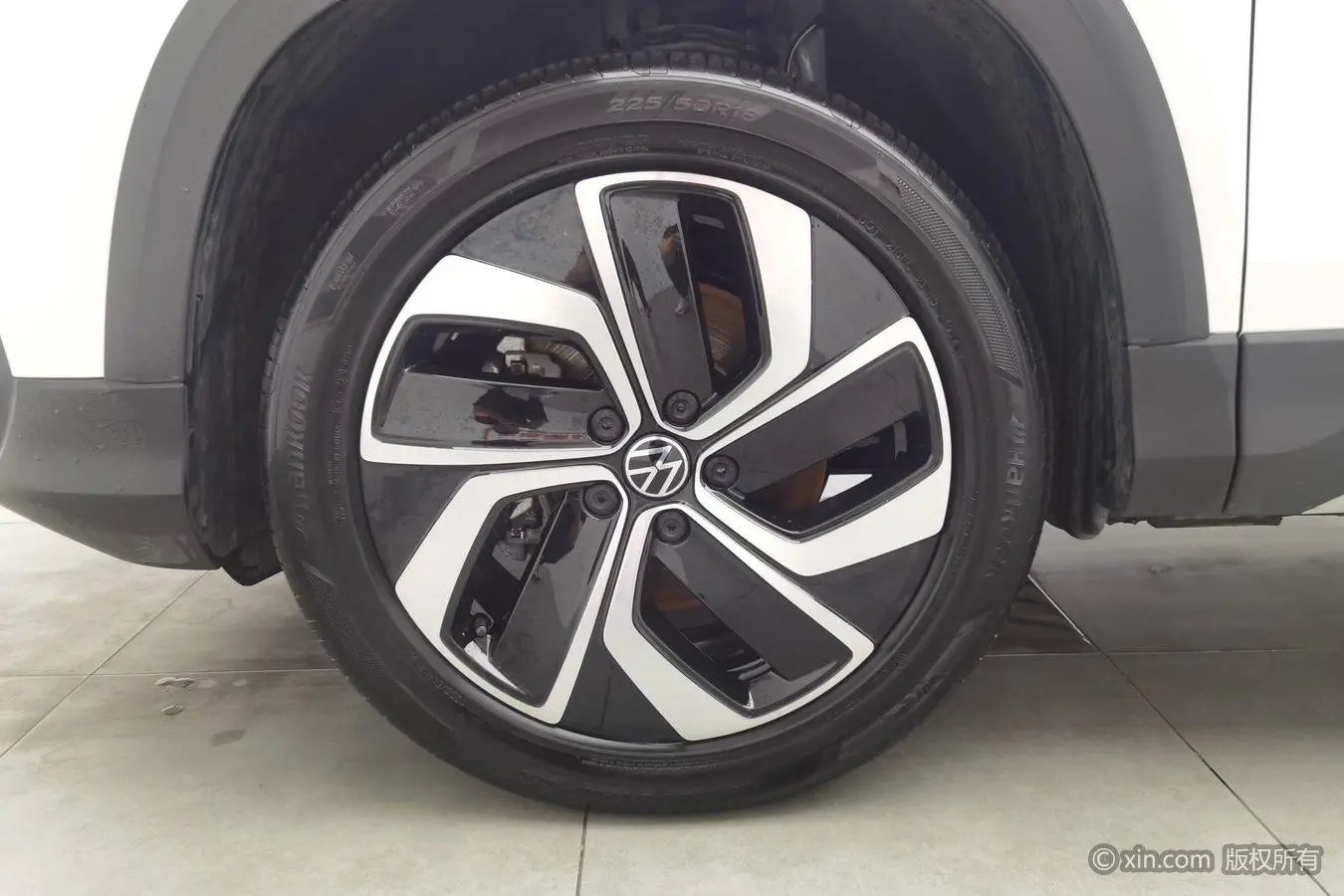Volkswagen Tuyue 300TSI two-wheel drive full moon version