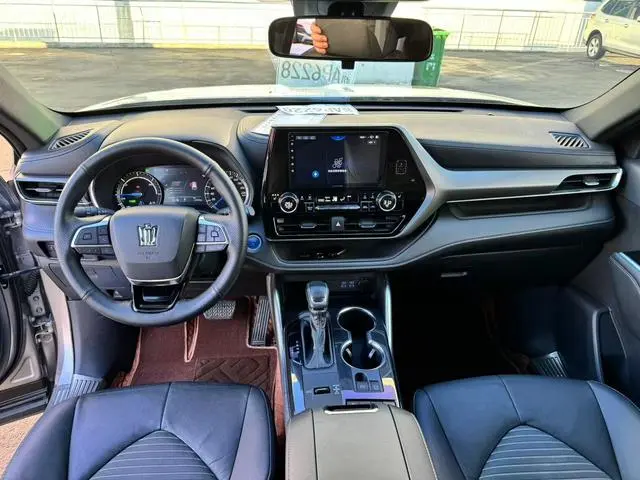 TOYOTA Crown Lufang 2.5L HEV four-wheel drive Deluxe Edition