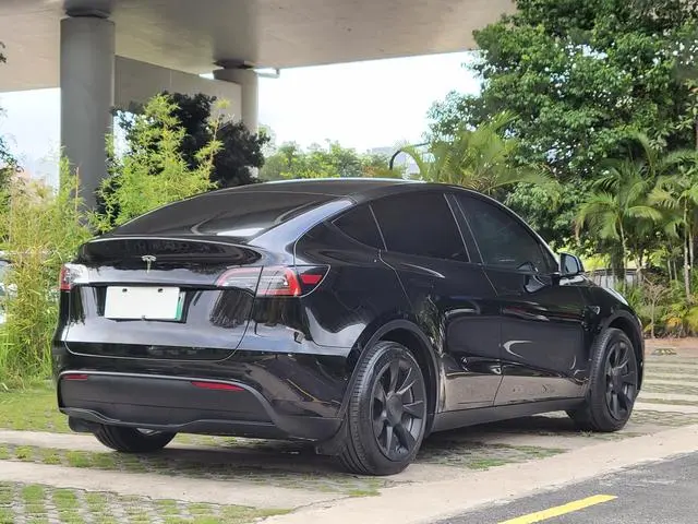 Tesla Model Y Facelifted rear-wheel drive version