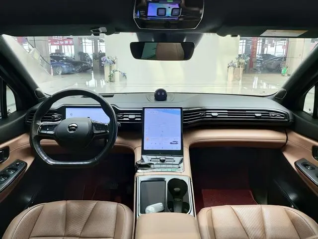 NIO NIO ES8 580KM signature version six seats