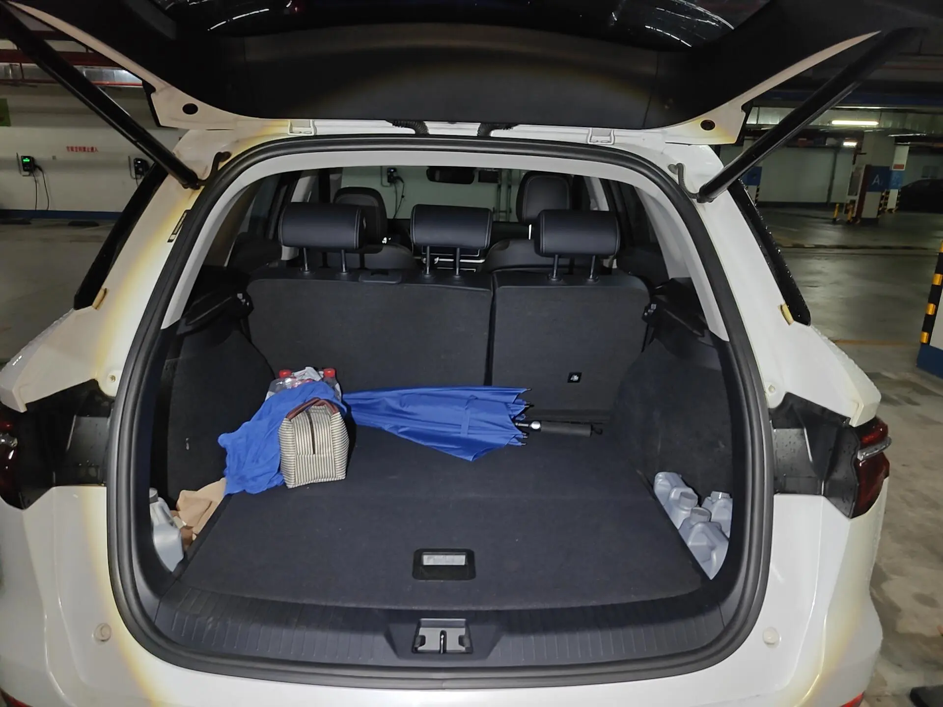 BYD Song Pro DM DM 1.5T four-wheel drive performance version flagship model
