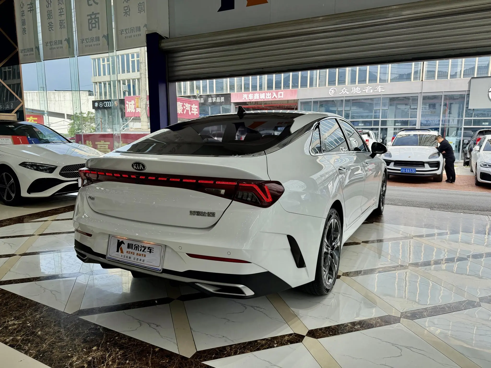 Kia Kia K5 270T CVVD Luxury Technology Edition