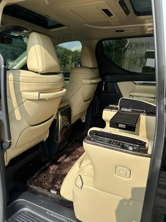 TOYOTA Elfa Dual Engine 2.5L Premium Edition