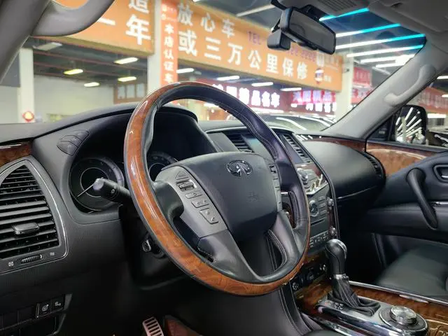 Infiniti Infiniti QX80 5.6L 4WD