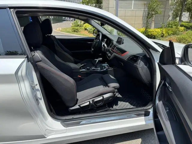 BMW BMW 2 Series (imported) 220i sports design suit