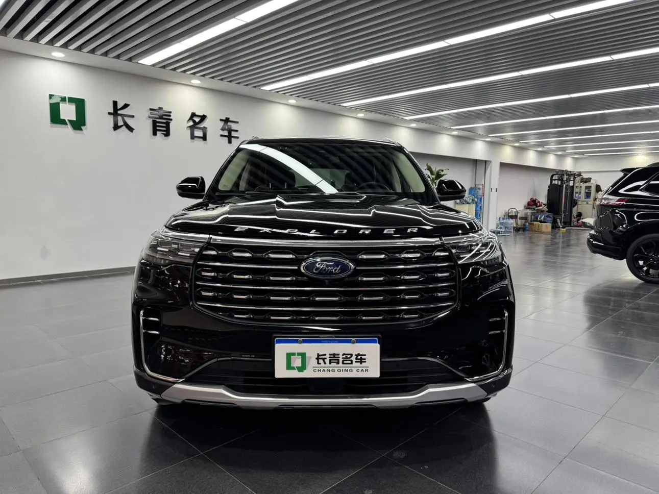 Ford Explorer 2.3T EcoBoost four-wheel drive titanium version 6 seats
