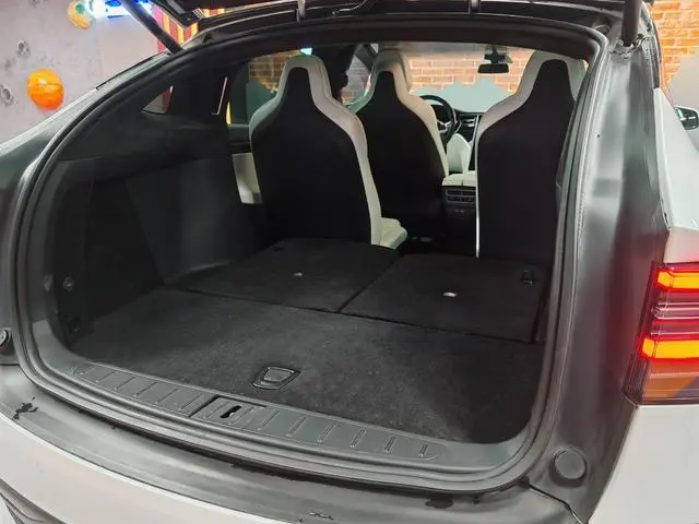 Tesla Model X 75D