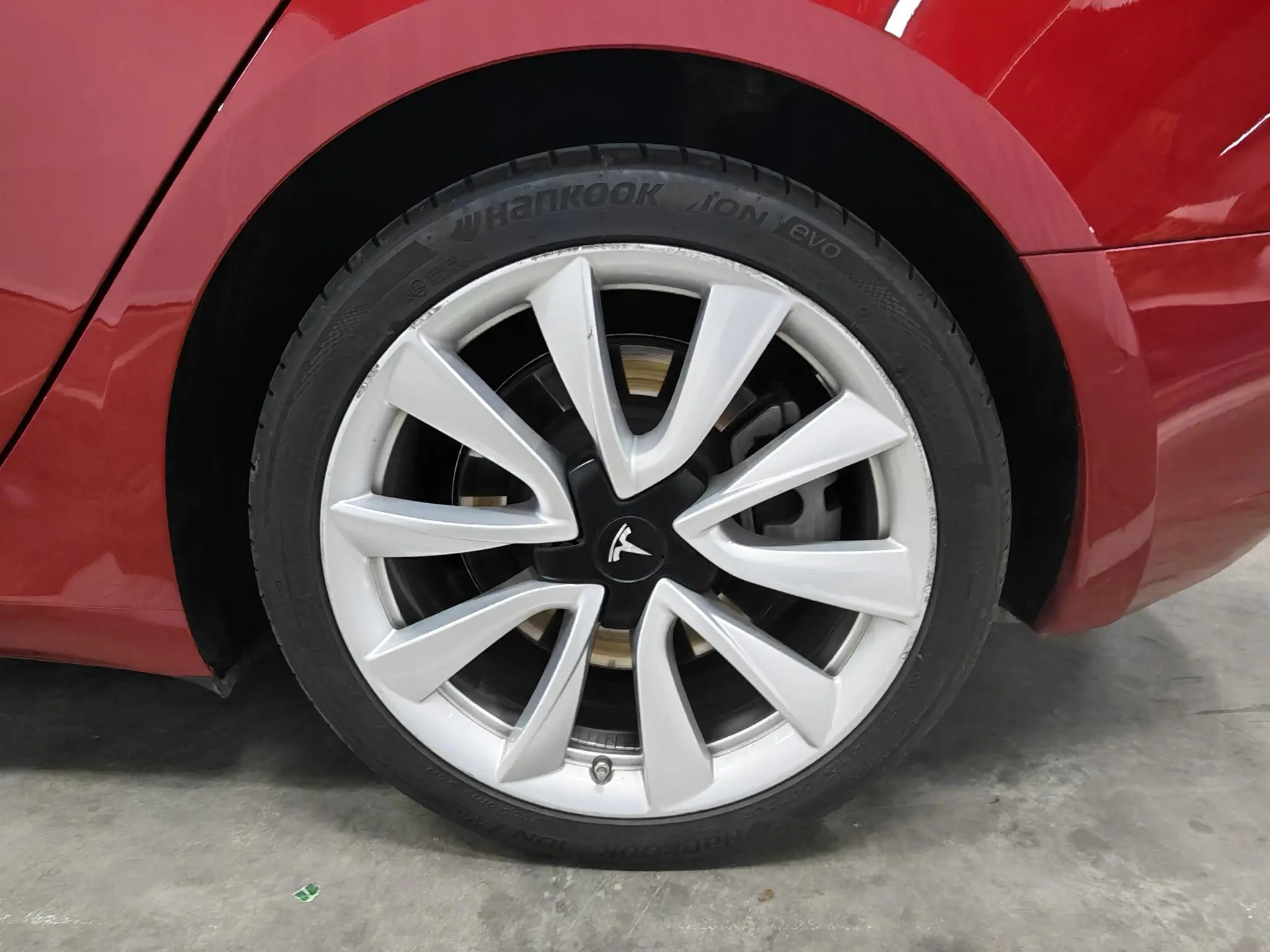 Tesla Model 3 Facelift, long battery life, rear-wheel drive version