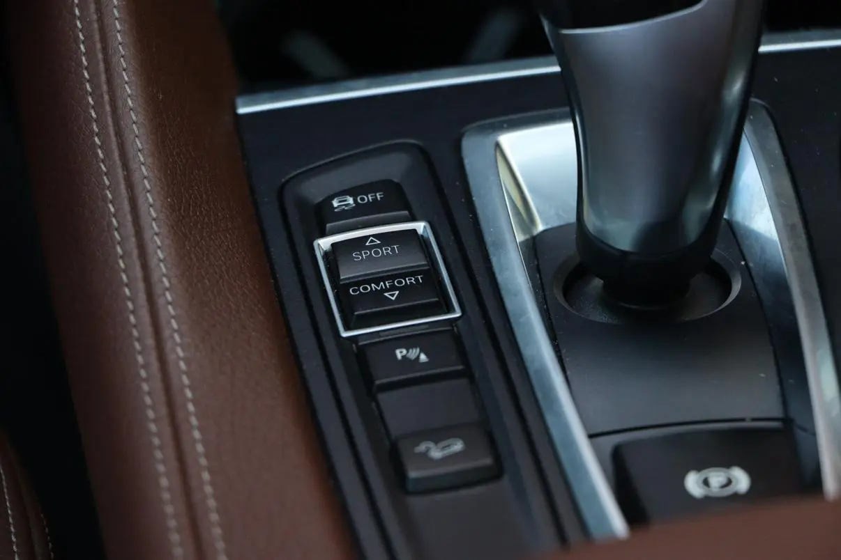 BMW BMW X6 xDrive28i M sports suit