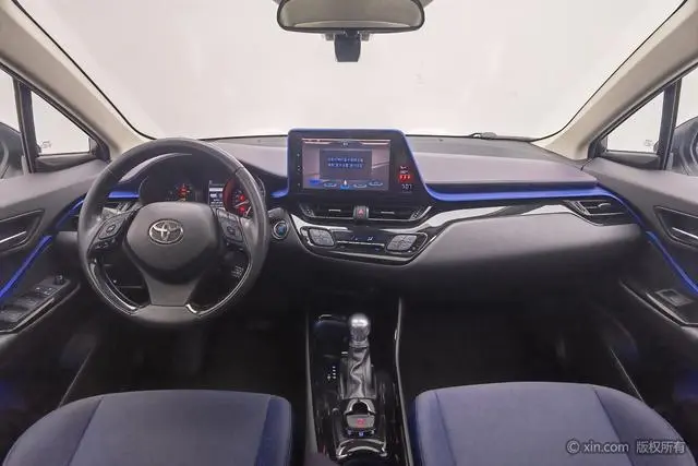 TOYOTA Toyota C-HR 2.0L Luxury Sunroof version Country VI